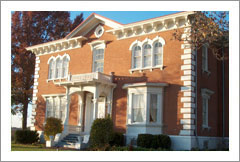 Lexington, Missouri - 26-room Mansion and Vineyard Property For Sale - Wine Real Estate